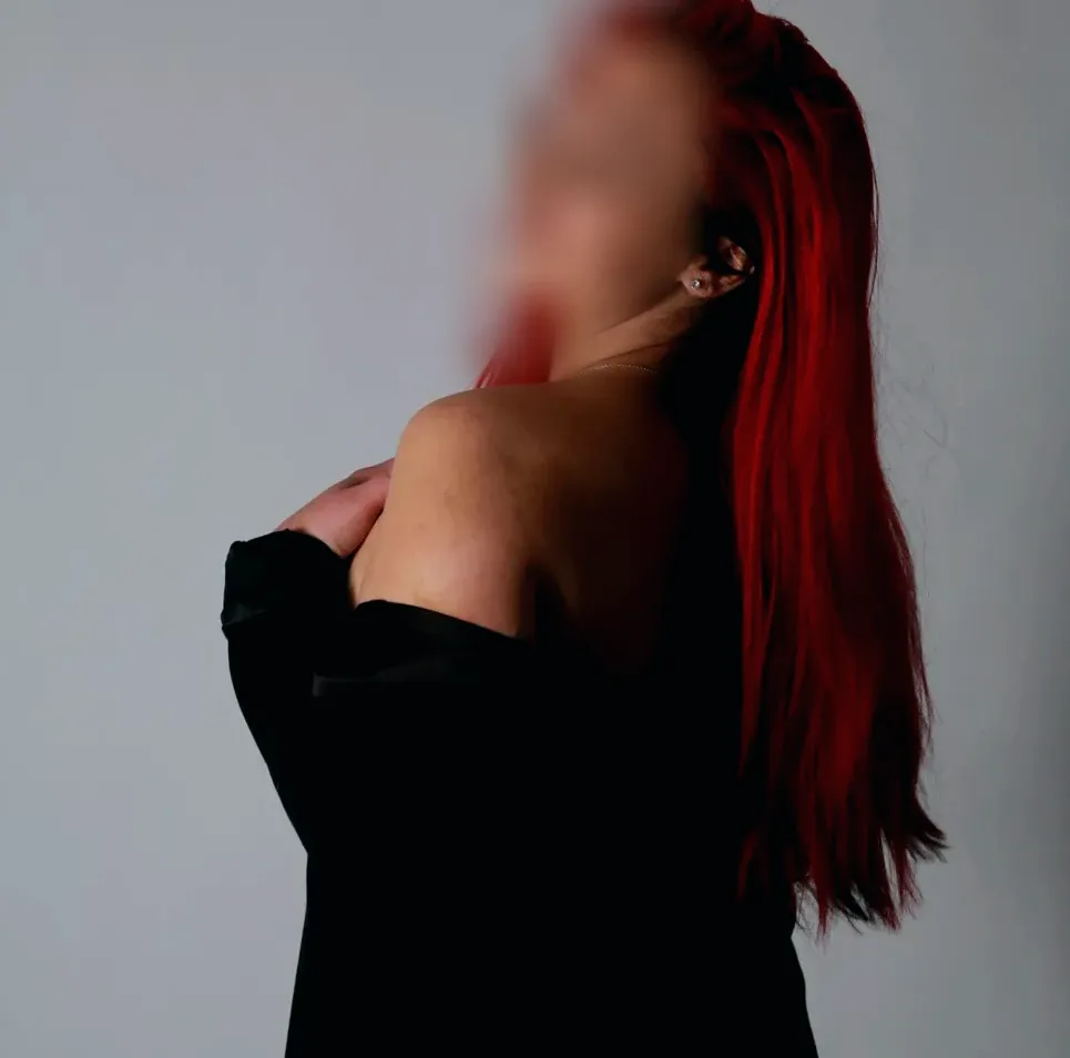 Ella, 25