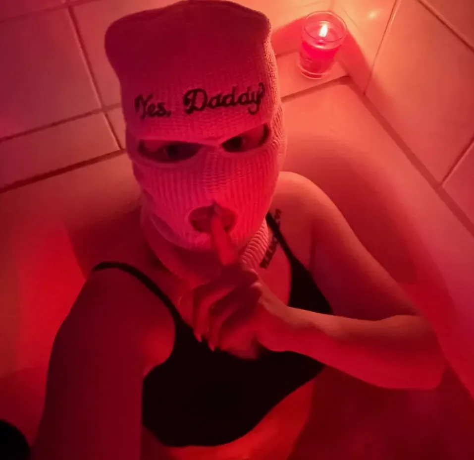 Emelie, 27
