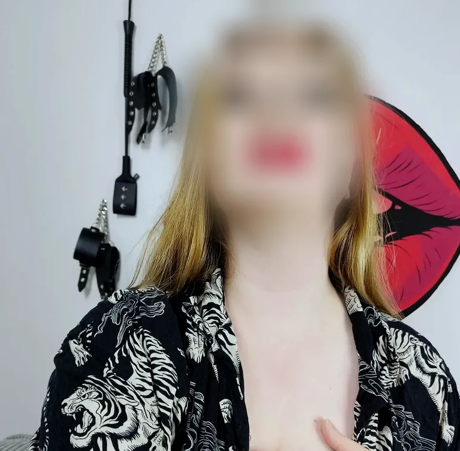 Ester, 23