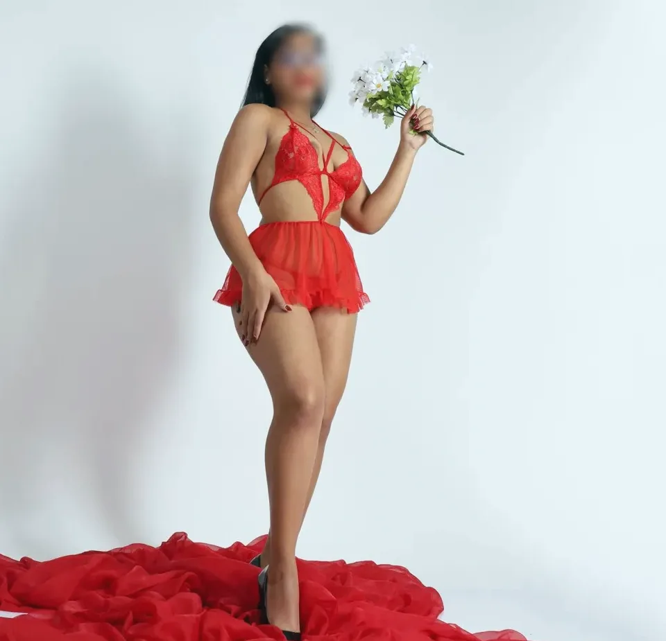 Isabelle, 21