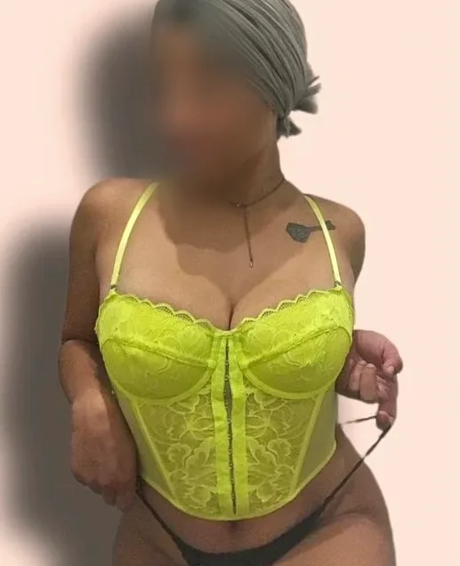 Isabelle, 27