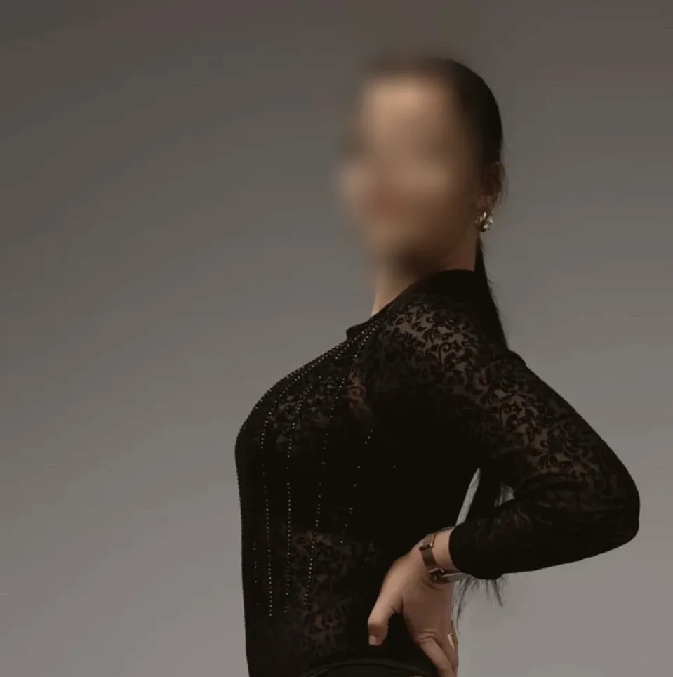 Nour, 24
