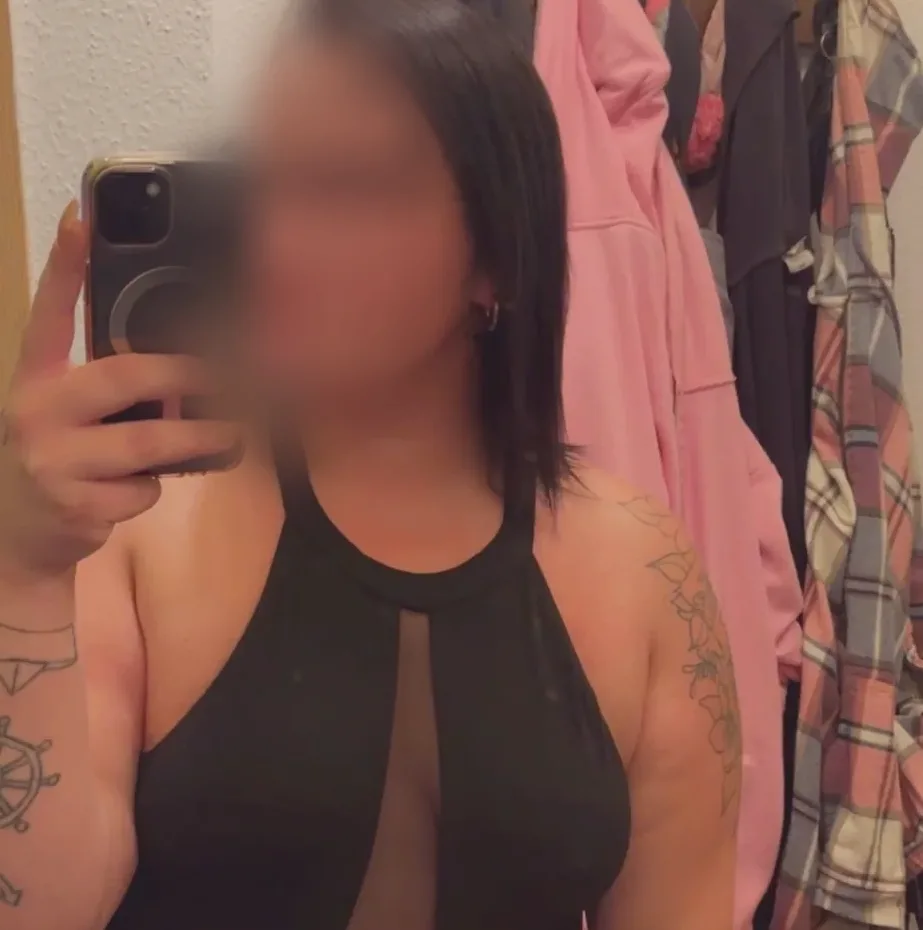 Sanela, 28
