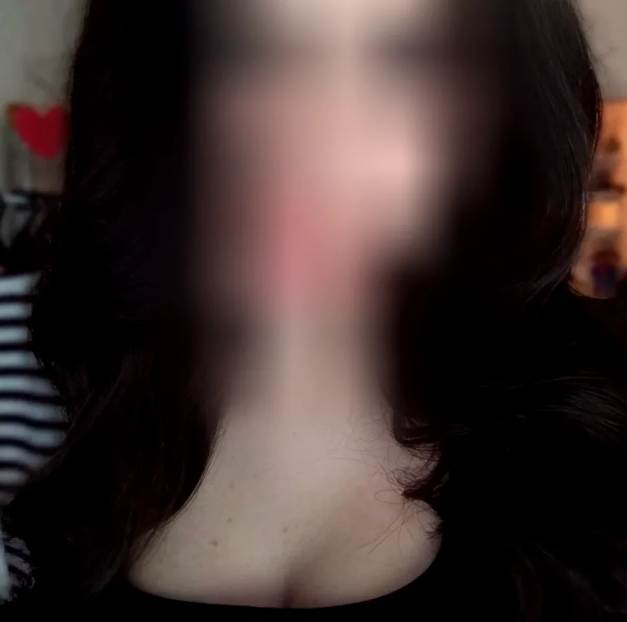 Sara, 21